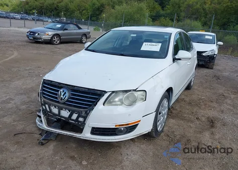 2008 Volkswagen Passat Lux from USA, damaged, VIN WVWEK73CX8E198325